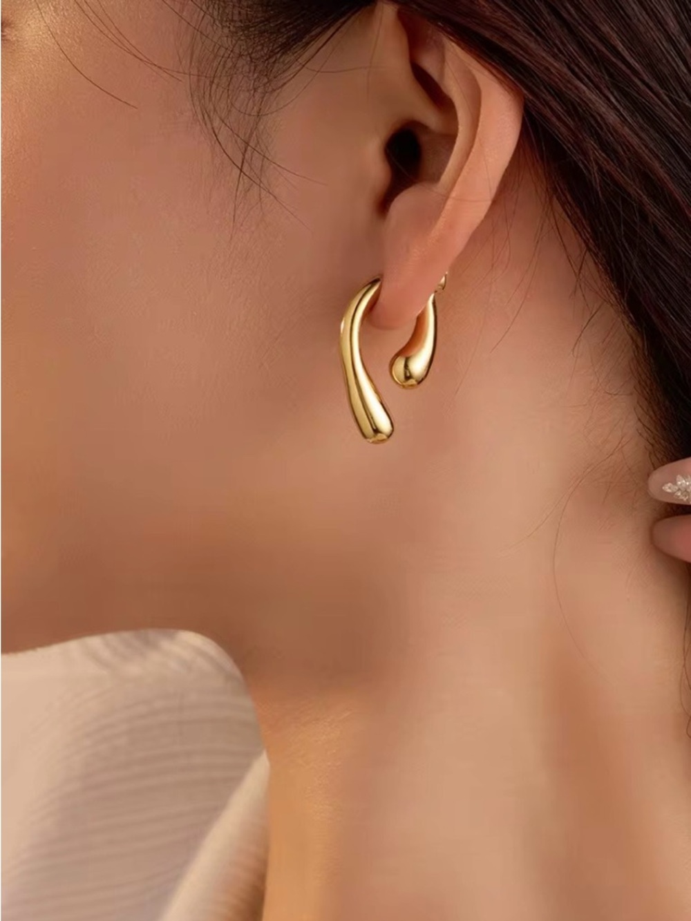 Gold Curved Hoop - Picture 2 of 2